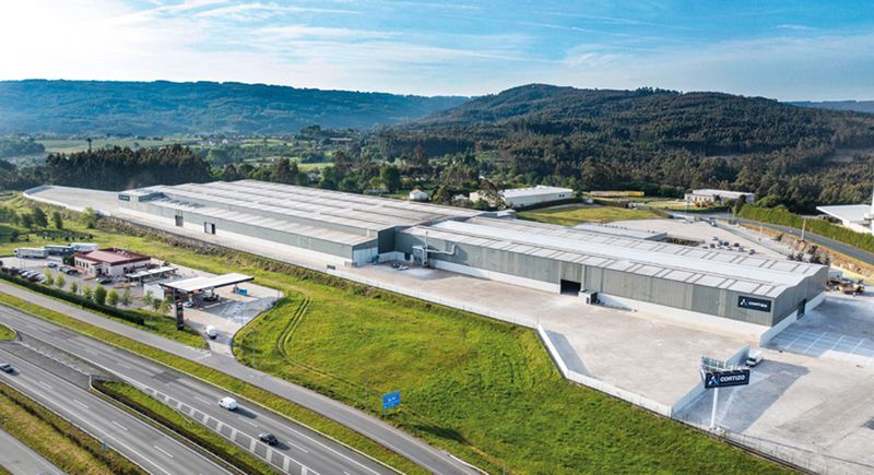 Centro di riciclaggio - finestre in alluminio e PVC Cortizo