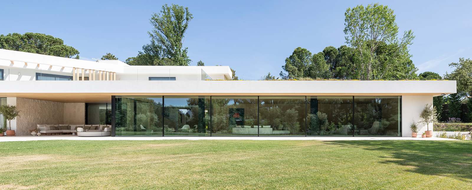 Soluzioni minimaliste - finestre in alluminio e PVC Cortizo