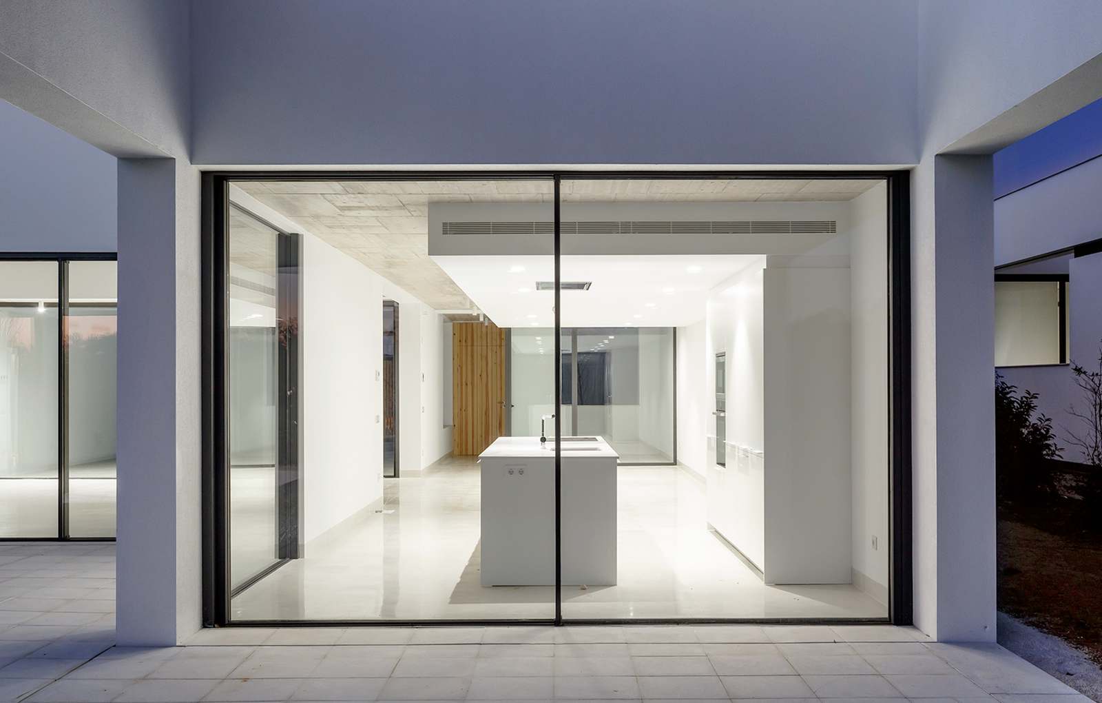 La luce come protagonista a Girona - finestre in alluminio e PVC Cortizo