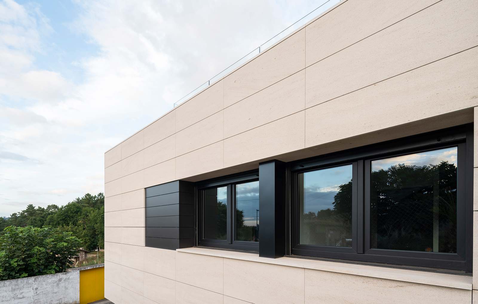 Comfort termico e acustico tutto l’anno - finestre in alluminio e PVC Cortizo