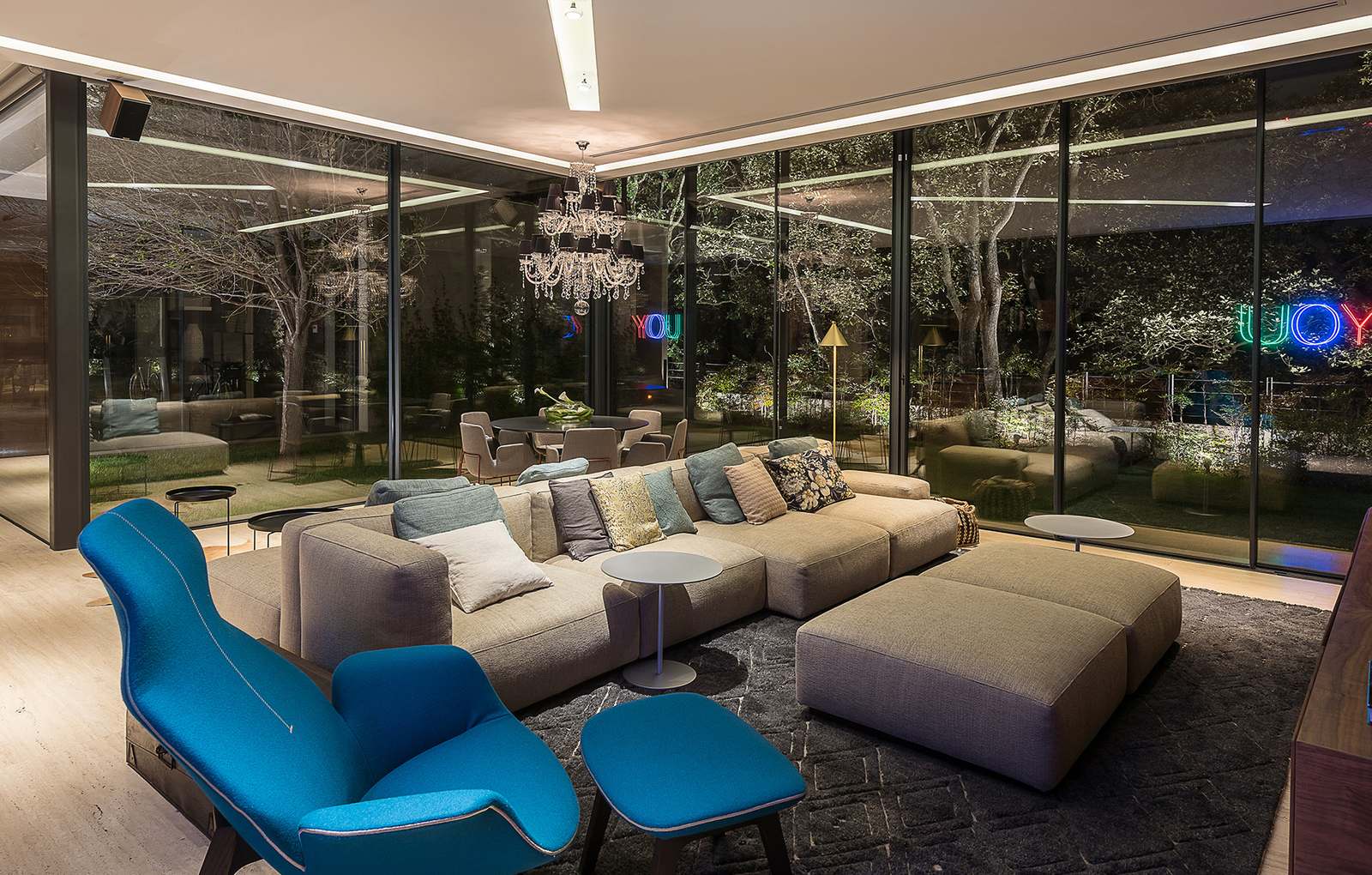 Una casa aperta al paesaggio - finestre in alluminio e PVC Cortizo