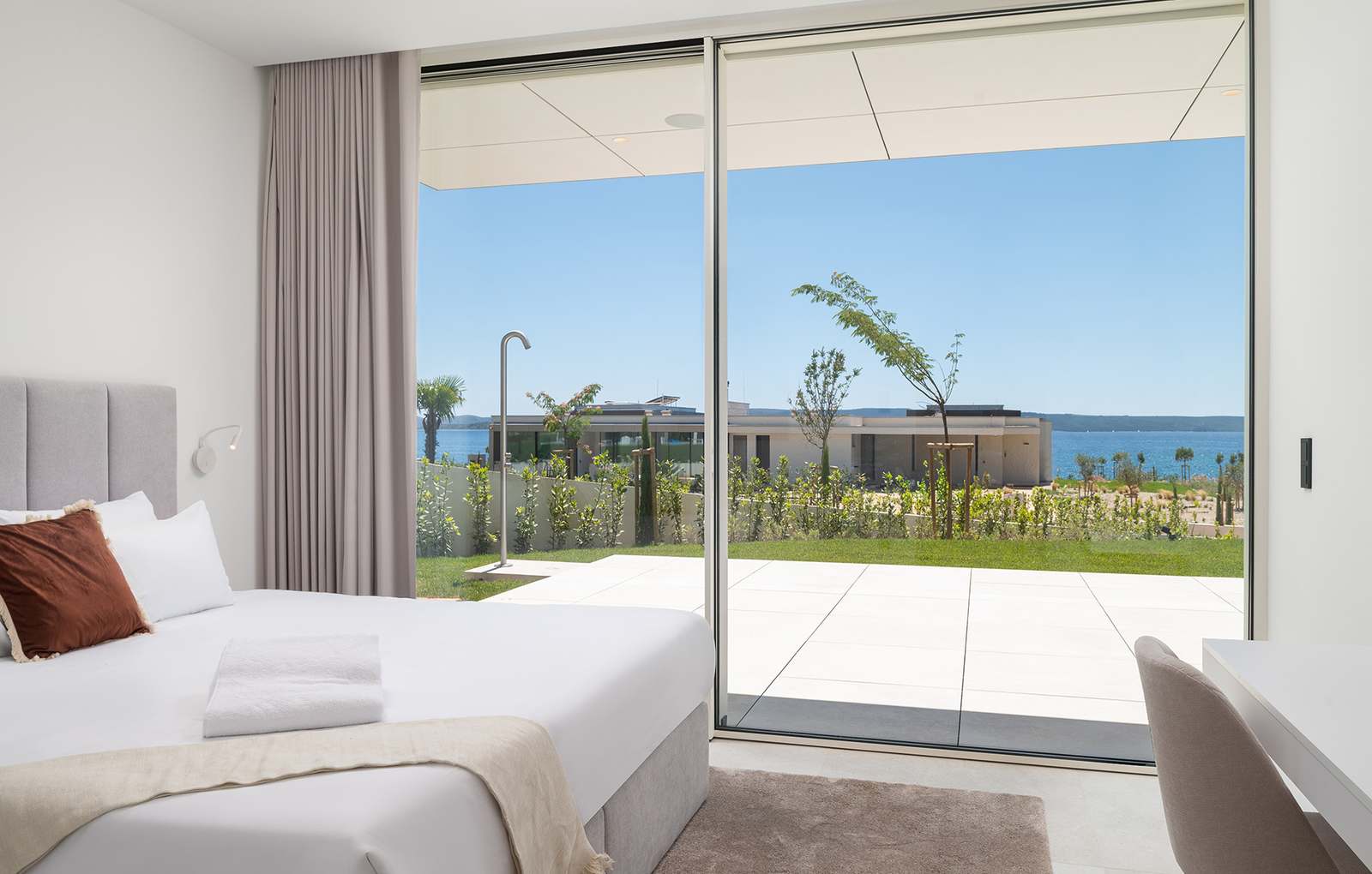 Luce, spazio e sensazioni mediterranee - finestre in alluminio e PVC Cortizo