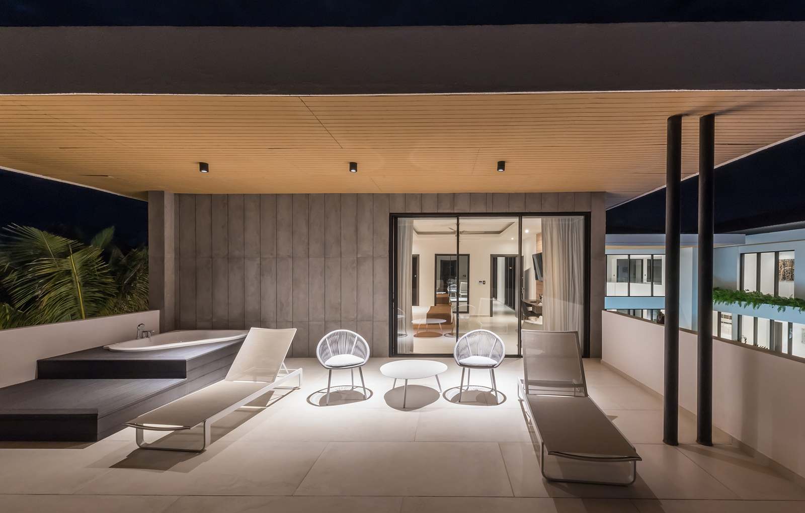 Una villa aperta al paesaggio - finestre in alluminio e PVC Cortizo