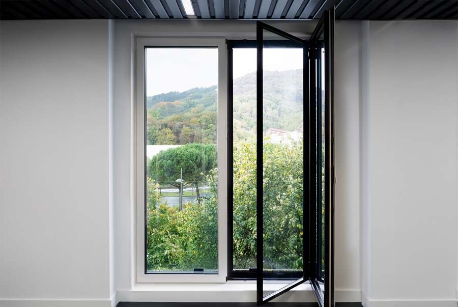 COR Urban C16 - finestre in alluminio e PVC Cortizo