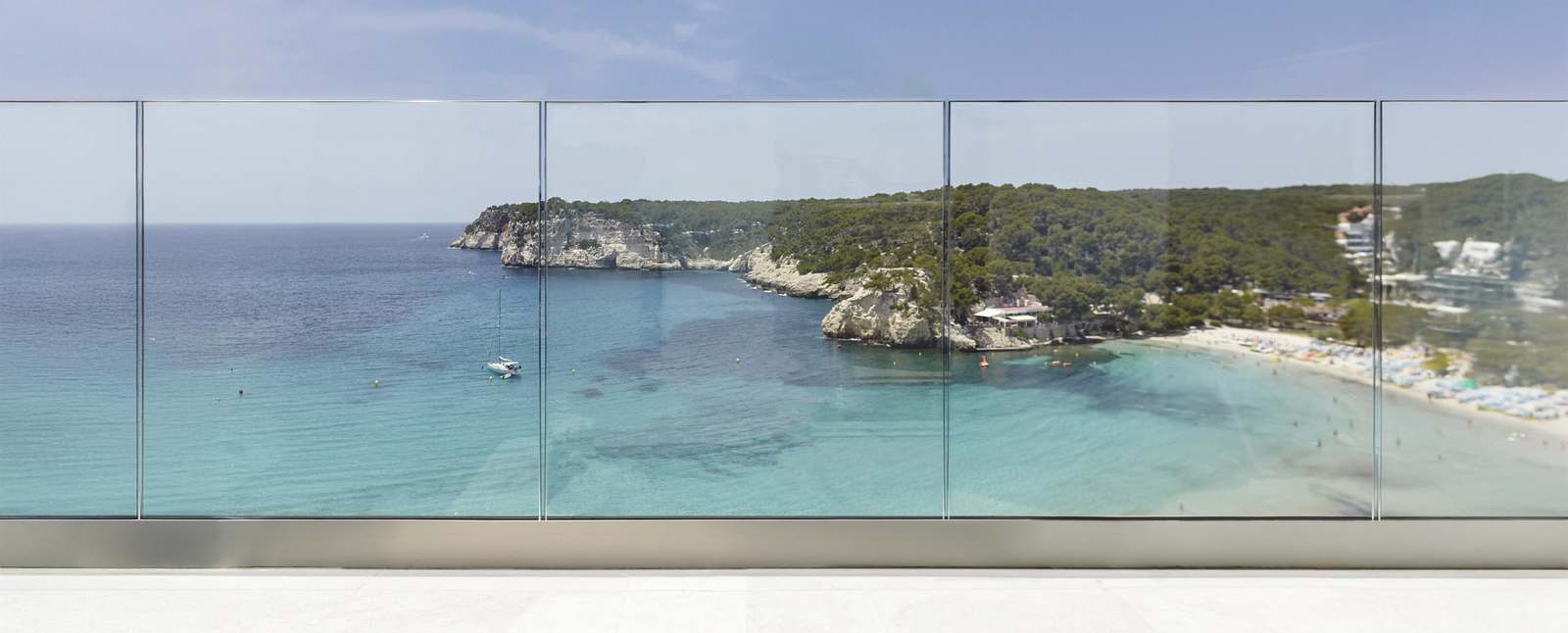 Ringhiera View Crystal - finestre in alluminio e PVC Cortizo