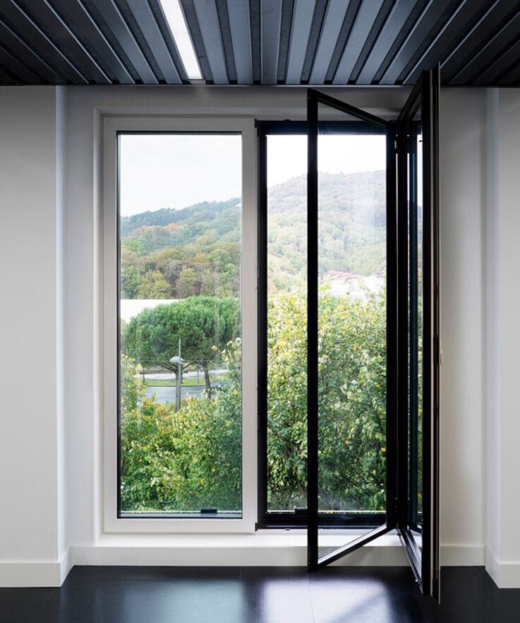 COR Urban C16 in abitazione - finestre in alluminio e PVC Cortizo