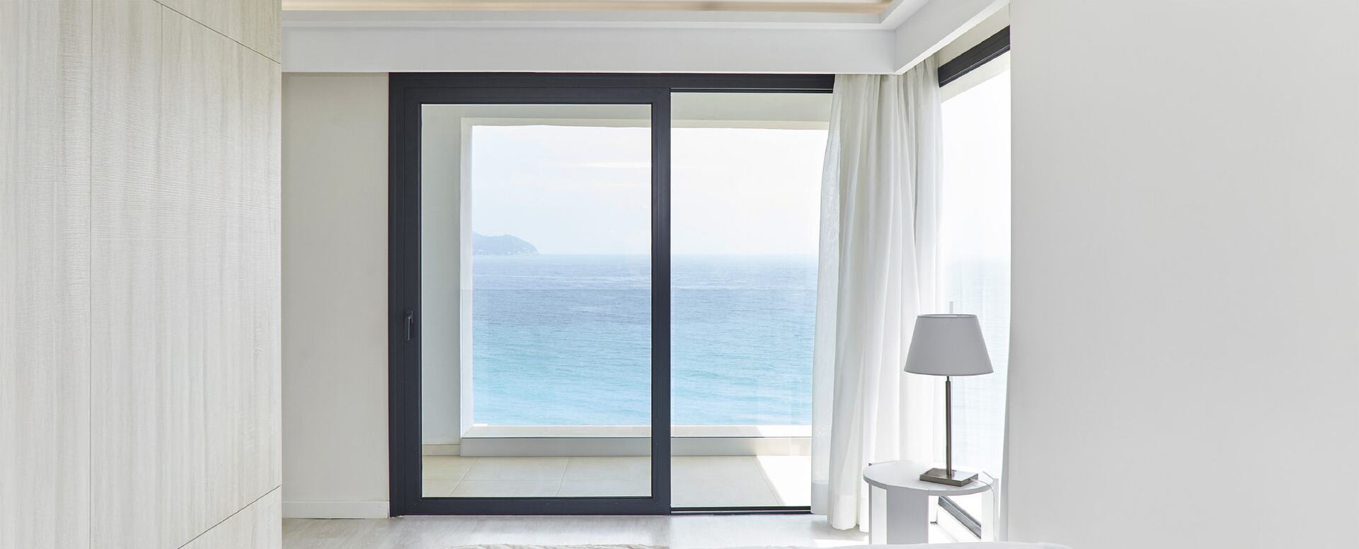Portafinestra Mediterranea - finestre in alluminio e PVC Cortizo