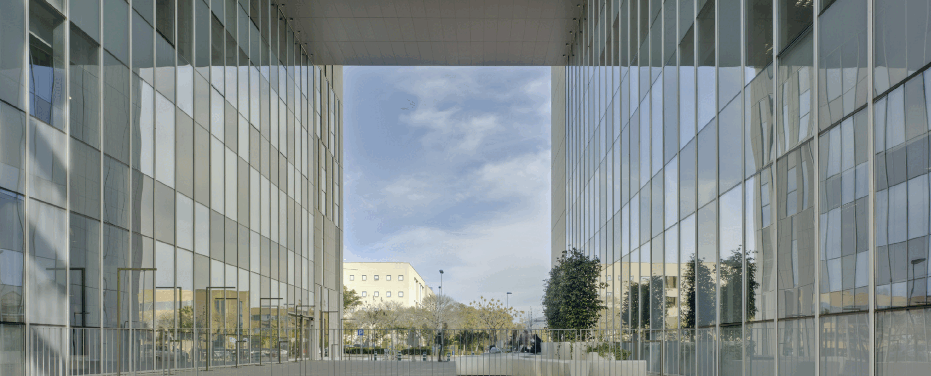 Facciata TPV 52 - finestre in alluminio e PVC Cortizo