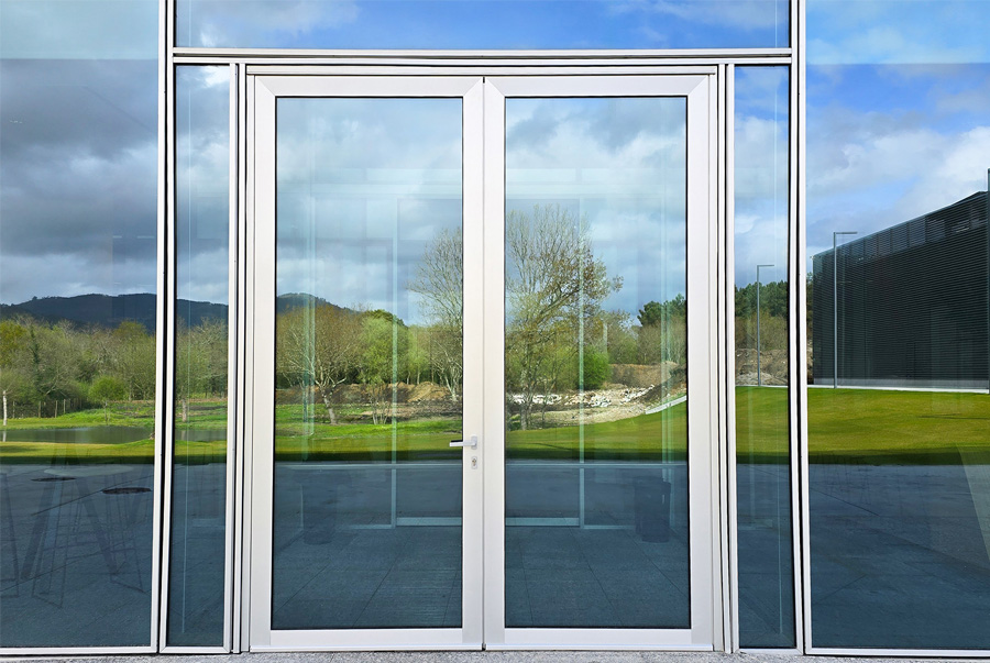 Porta Millennium Plus 80 - finestre in alluminio e PVC Cortizo
