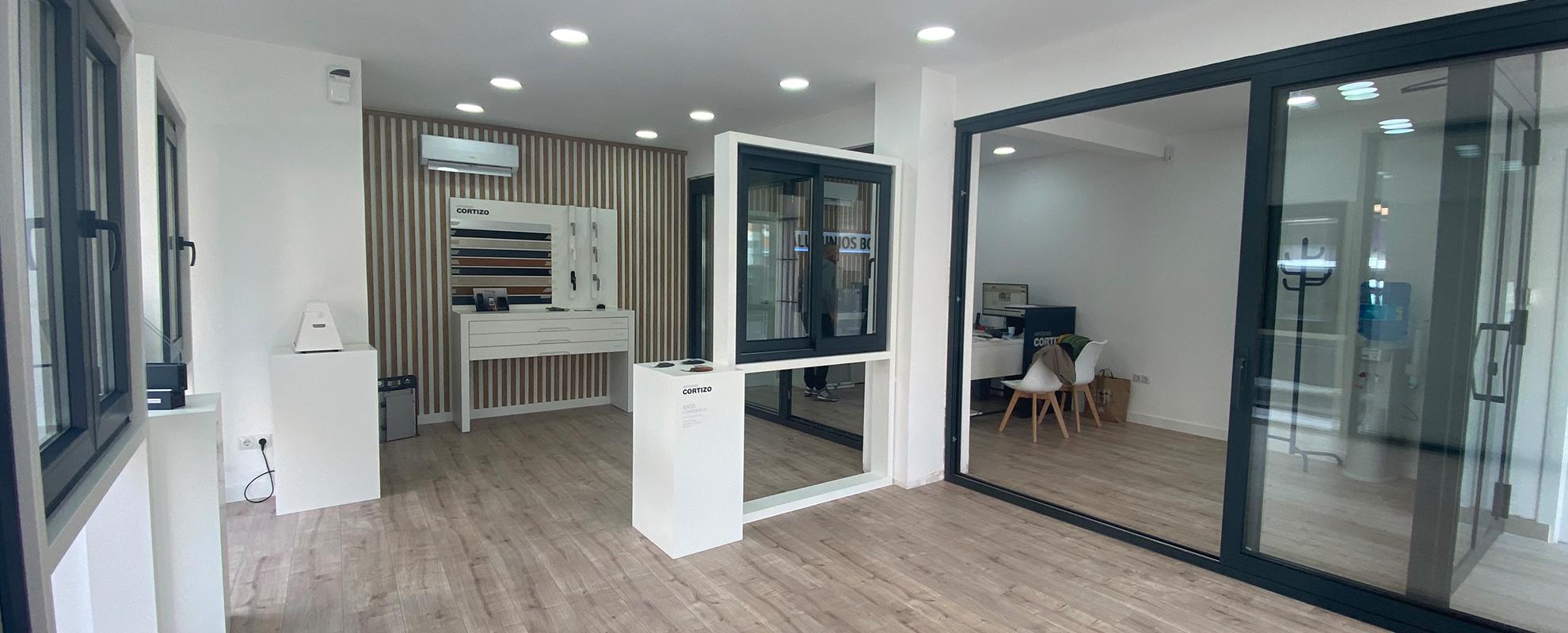 Esposizione Finestre Cortizo presso Aluminios Boar - finestre in alluminio e PVC Cortizo