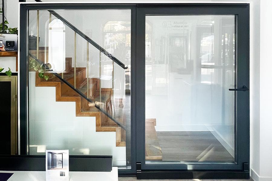 Showroom Arias e Iván - finestre in alluminio e PVC Cortizo