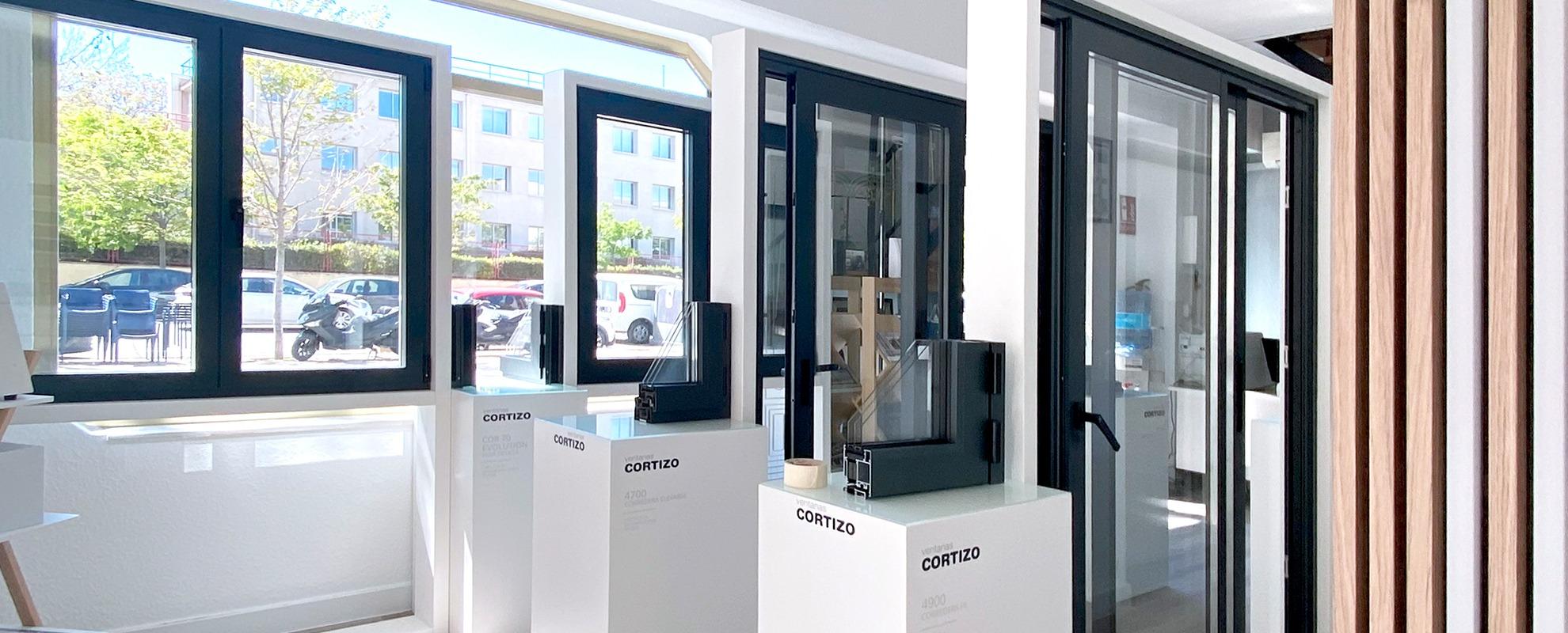 Esposizione Finestre Cortizo presso Arias e Iván - finestre in alluminio e PVC Cortizo