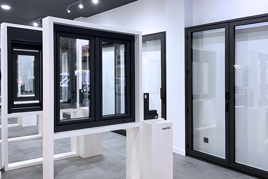 Exposición Finestre Cortizo en Essenza Ventanas - finestre in alluminio e PVC Cortizo