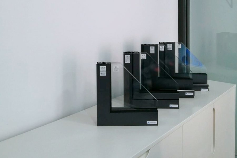 Showroom Fergal Villaviciosa - finestre in alluminio e PVC Cortizo
