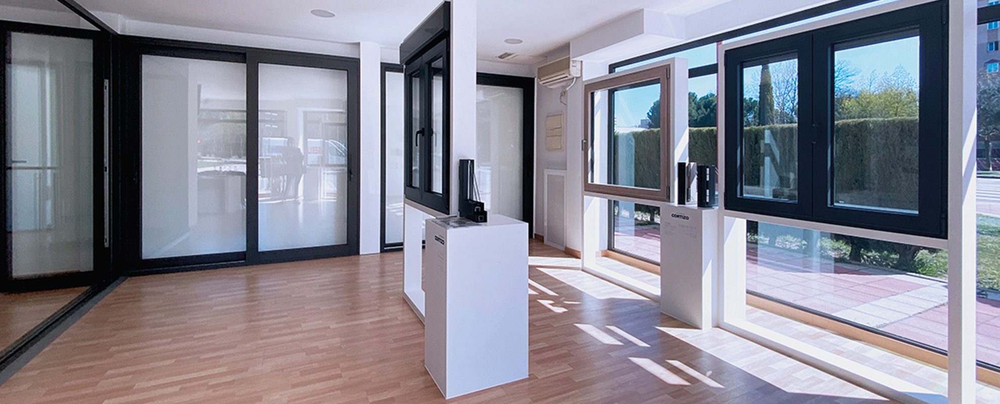Exposición Finestre Cortizo en GOVI - finestre in alluminio e PVC Cortizo