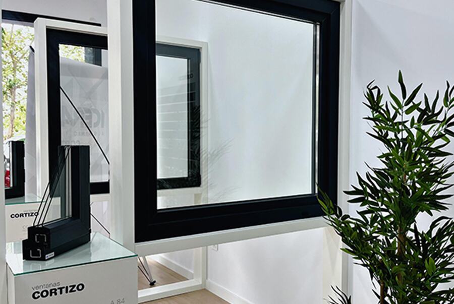 Iceral - imagen 1 - finestre in alluminio e PVC Cortizo