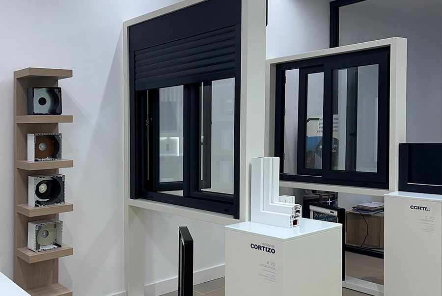 Showroom Inout - finestre in alluminio e PVC Cortizo