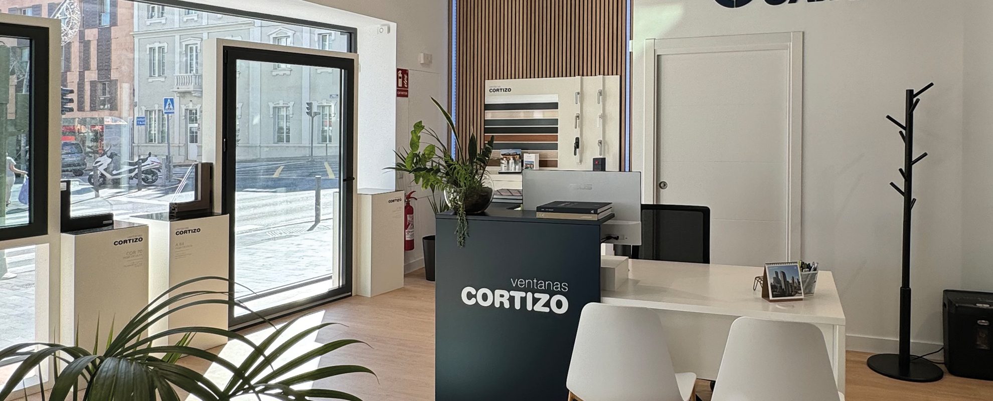 Exposición Finestre Cortizo en Metal García - finestre in alluminio e PVC Cortizo