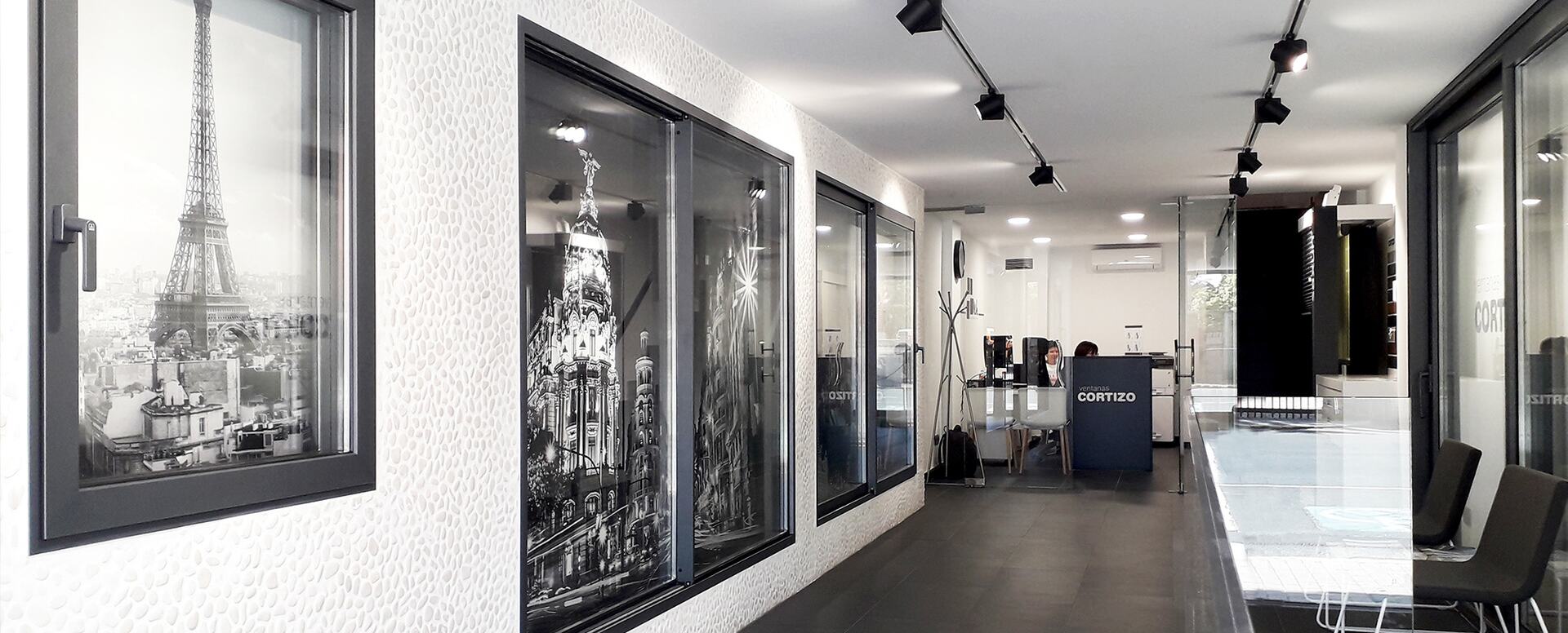 Exposición Finestre Cortizo en MH Aluminium - finestre in alluminio e PVC Cortizo