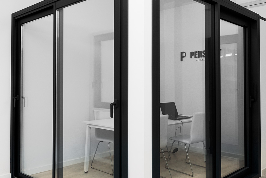 Persitot - imagen 1 - finestre in alluminio e PVC Cortizo