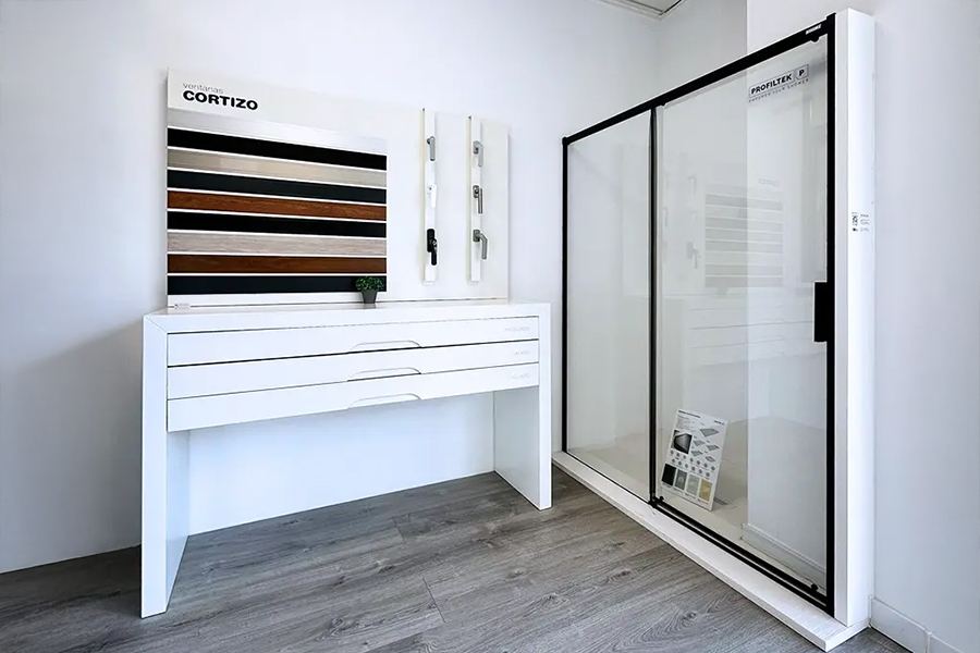 Showroom Somos la Ventana Nigrán - finestre in alluminio e PVC Cortizo