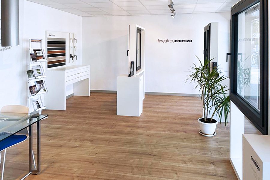 Showroom T-Quattre - finestre in alluminio e PVC Cortizo
