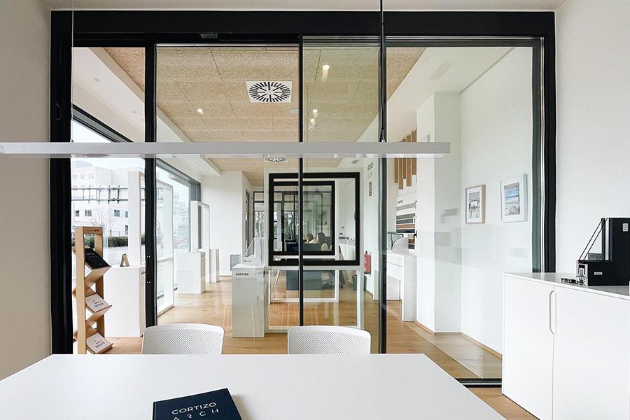 Showroom Aluminios Tajonar - finestre in alluminio e PVC Cortizo
