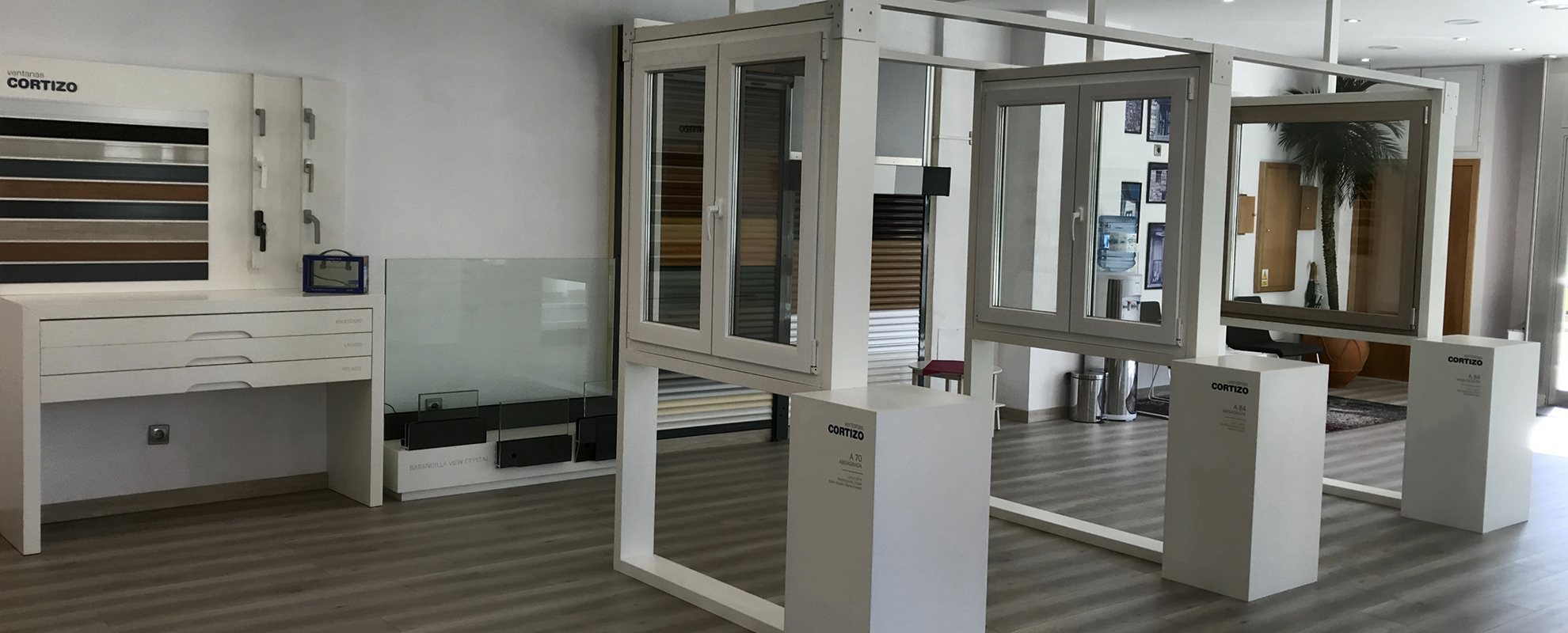 Exposición Finestre Cortizo en Aluminios Tascón - finestre in alluminio e PVC Cortizo