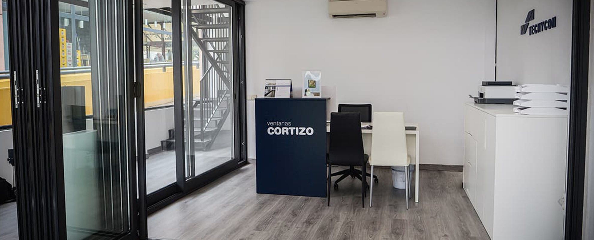 Exposición Finestre Cortizo en Tecnycom Las Rozas - finestre in alluminio e PVC Cortizo