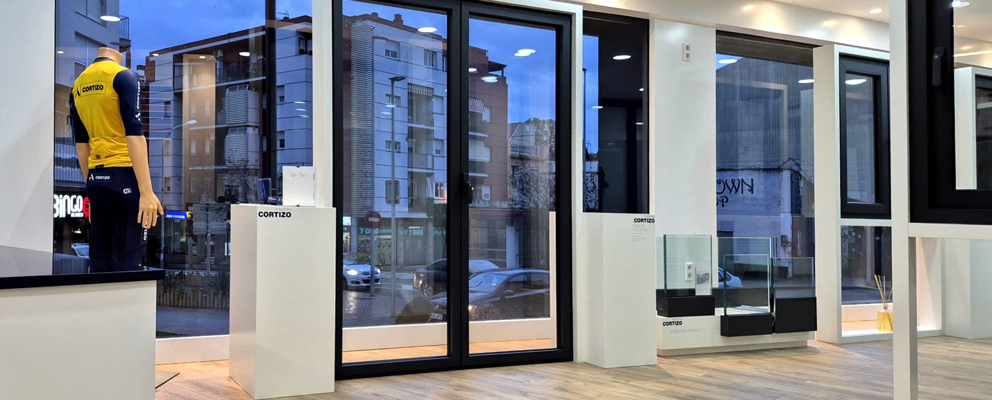 Exposición Finestre Cortizo en Termi K - finestre in alluminio e PVC Cortizo