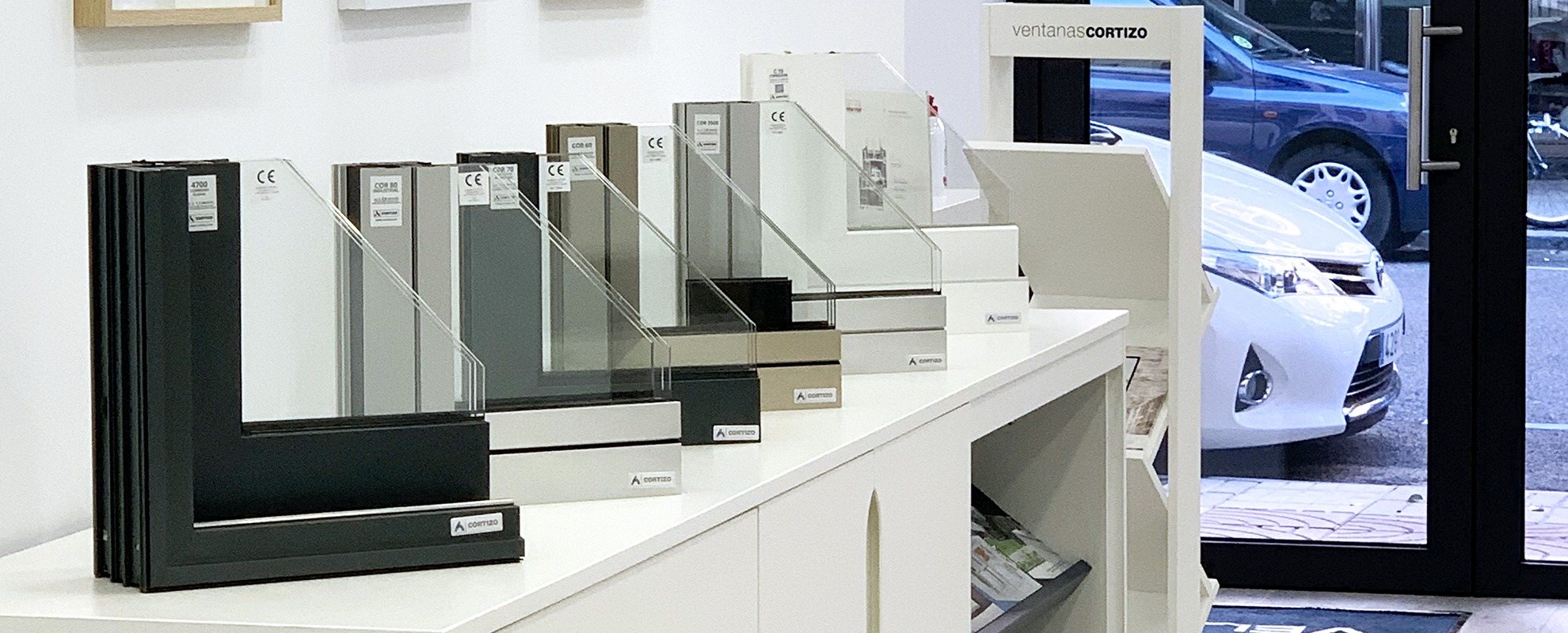 Exposición Finestre Cortizo en Metálicas Velilla - finestre in alluminio e PVC Cortizo
