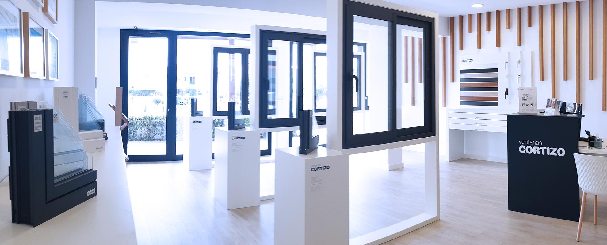 Esposizione Finestre Cortizo presso Verd Neix - finestre in alluminio e PVC Cortizo